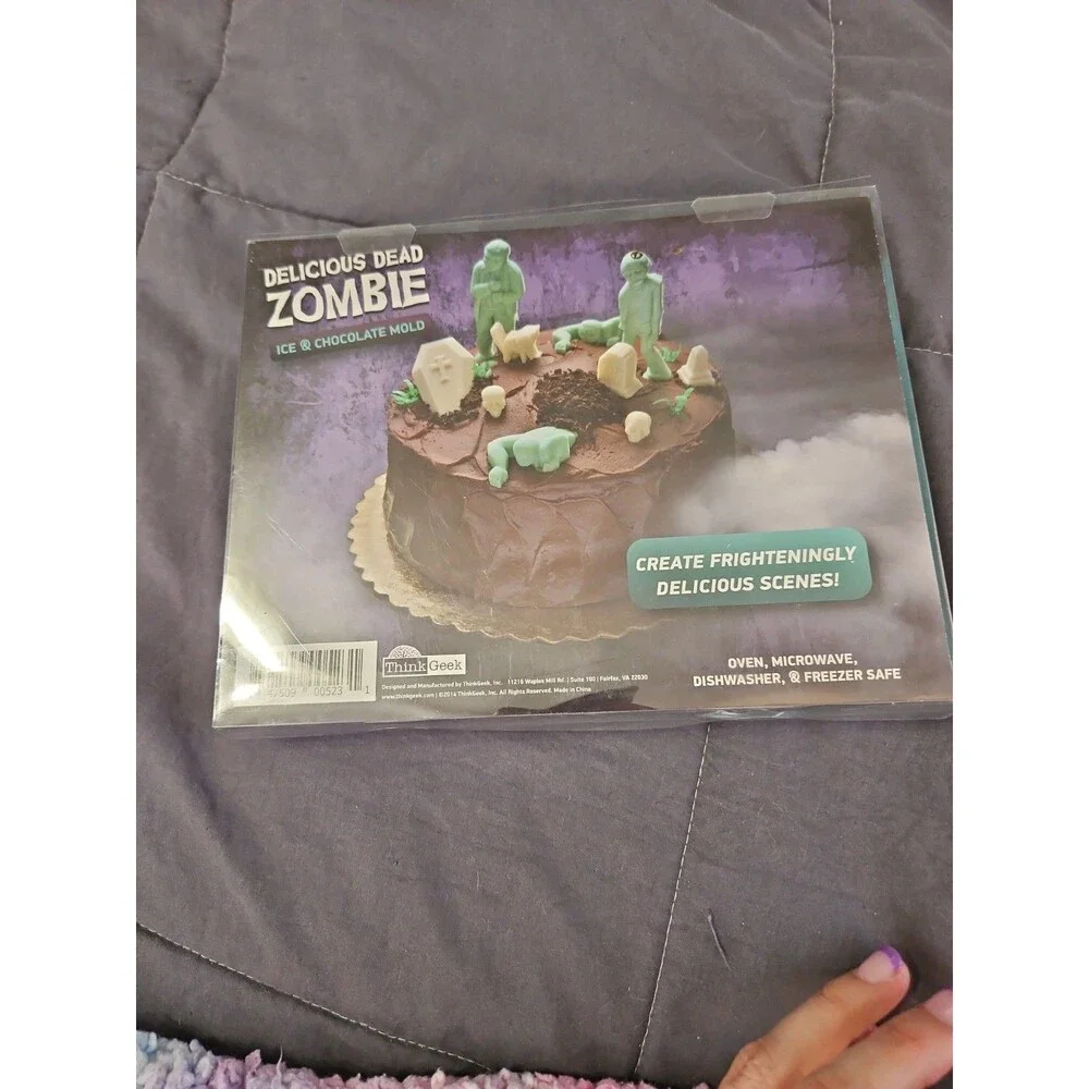 Brand New 2014 Think Geek Delicious Dead Zombie Ice Cube Candy Mold